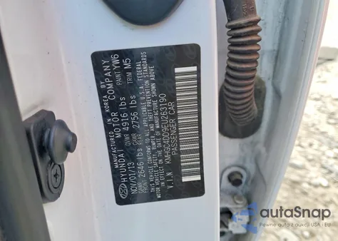 2014 Hyundai Genesis 3.8L z USA, uszkodzony, nr VIN KMHGC4DD9EU263190